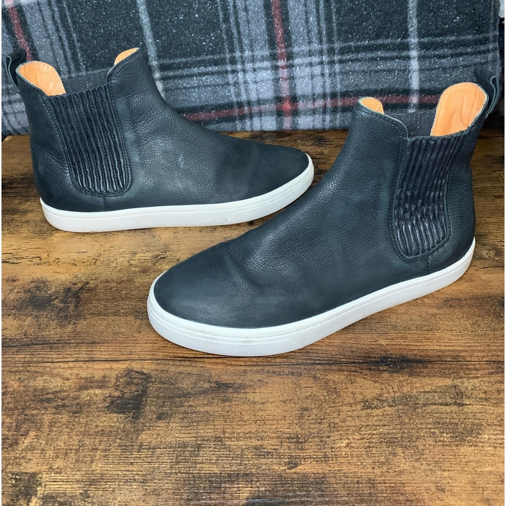 Crosby leather high top loeffler and Randall shoes
PREOWNED/USED